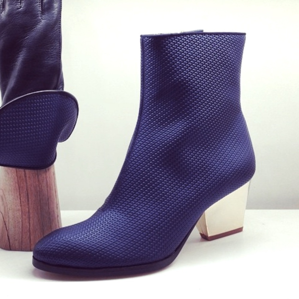 Zoe Lee Addis Bootie Size 40 Metallic Grey with Gold Heels Side Zip Ankle Boot - Picture 10 of 14